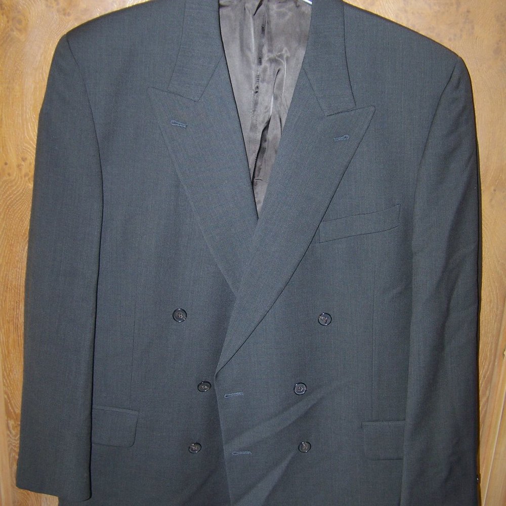 MANS SUIT 44/ 39